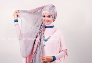 cara-mudah-memakai-jilbab-Pashmina-Kombinasi-Untuk-Acara-Resmi-3-300x207